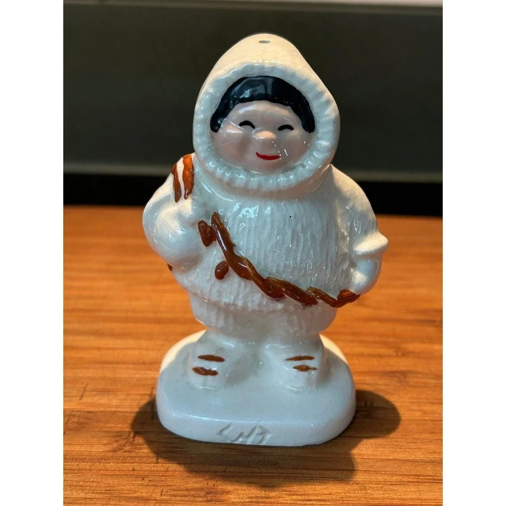 Vintage Horvath Eskimo Inuit Salt‎ and Pepper Shakers Oil City Pa Souvenir White